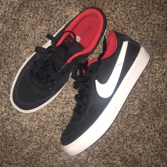 Nike’s - Picture 1 of 7